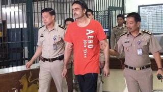 agtar Singh (C), alias Tara, one of the convicted assassins of former Punjab chief minister Beant Singh is taken away by Thai policemen at the criminal court in Bangkok on January 6, 2015