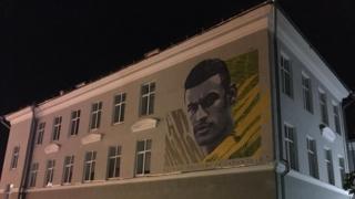 Prédio com grafite do Neymar