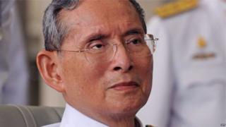 Umwami wa Thailand Bhumibol Adulyadej yari yubashwe cane muri Thailand