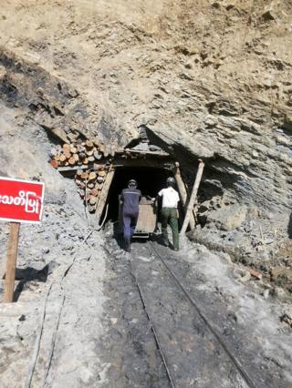 ကလေး၀ မြို့နယ် ပလူဇဝ ရွာအနီး ကျေက်မီးသွေးလုပ်ငန်းခွင်