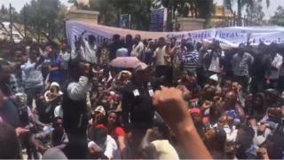 ተፈናቐልቲ ሰለማዊ ሰልፊ እናካየዱ