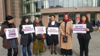 Merve Tula ve ona destek olan kadınlar