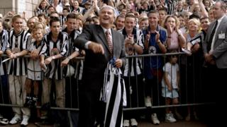 Bobby Robson greets Newcastle fans in 1999