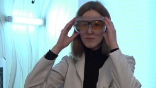 Модифікувати себе в домашніх умовах? 18-річна біохакерка й її лабораторія