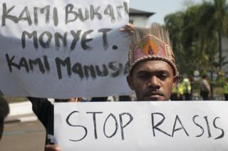Warga Papua 'Kami bukan monyet. Kami manusia.'