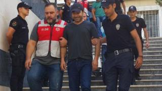 Atilla Taş gözaltına alınırken