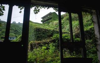 चीनमधलं निर्सगाने पछाडलेलं गाव
