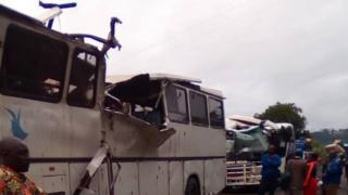 Plusieurs bus d'une agence de voyage ont été détruits