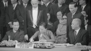 Bà Nguyễn Thị Bình, Bộ trưởng Ngoại giao của CP Cách mạng Lâm thời CH miền Nam VN ký Hiệp định Paris 1973