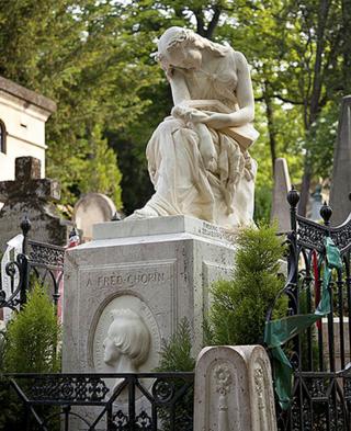 Tumba de Frederic Chopin en el cementerio parisino de Père Lachaise