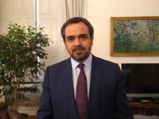 Presidente do Senado chileno, Jaime Quintana Leal, em gabinete em Santiago