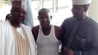 Fitaccen dan wasan Hausa Muhammadu Sani Idris Kauru wanda aka fi sani da Moda ya ce an kitsa labarin mutuwarsa da zummar cutar da shi.