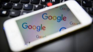 Google для настольных компьютеров и мобильных устройств теперь будет включать проверку фактов, которая добавит ярлык рядом с новостями в результатах поиска