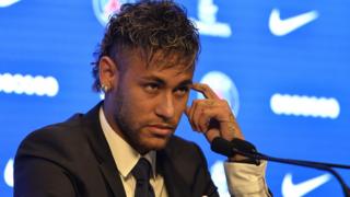 Neymar a été transféré du Barça au Paris Saint-Germain pour 222 millions d'euros.