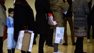 Migrants and refugees queue to have their asylum applications processed in Sarstedt, Germany (25 February 2016)