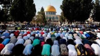 Abanyapalestina bongeye gusengera kuri Al Aqsa nyuma y'ukwezi kumwe