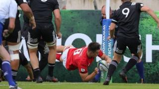 Taine Basham scores in corner for Wales u20