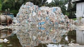 শহরটি পরিনত হয়েছে প্লাস্টিক বর্জ্যের শহরে