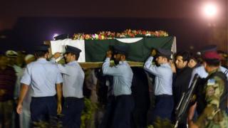 Pakistan Air Force (PAF) soldiers carry the coffin of female fighter jet pilot Marium Mukhtiar, who was killed in a crash during a training mission, at the Faisal Air Base in Karachi on November 24, 2015
