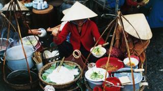 Một người bán hàng rong ở Hà Nội