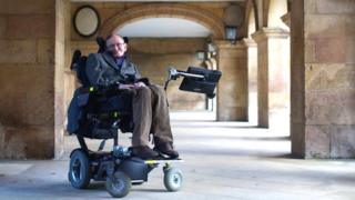 M. Hawking souffrait d'une affection dégénérative paralysante diagnostiquée il y a plus de 50 ans.