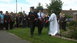 Hungerford wreath-laying
