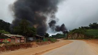 လားရှိုးနား က ဆီဆိုင် မီး ရှို့ခံရတာအပြင် ကယ်ဖို့သွားတဲ့ လူနာတင်ကားအပစ်ခံရ