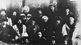 Оренбург аймагына айдалгандар. Сүрөт Оренбург шаарында 1929-30-жылдарда тартылган.