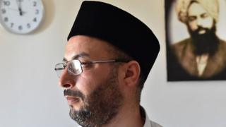 Algérie : six mois de prison pour le chef des Ahmadis