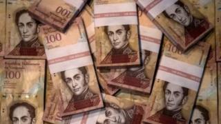 купюр достоинством 100 боливаров