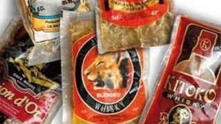 cameroun, whisky en sachet