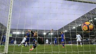 Daya daga cikin kwallaye biyun da Swansea ta jefa ragar Leicester