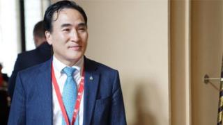 Kim Jong-yang ni we wari wabaye asigariyeho ku kazi Umushinwa Meng Hongwei wayoboraga Interpol wari waburiwe irengero, Ubushinwa bukaza gutangaza ko ari bwo bwamutaye muri yombi