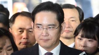 Samsung boss Lee Jae-yong (centre)