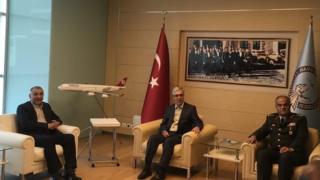 محمد باقری رئیس ستاد کل نیروهای مسلح ایران (نفر وسط) به دعوت همتای خود در ترکیه و برای یک دیدار سه روزه عازم این کشور شده