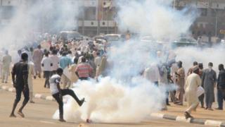 Awọn ọlọ́pàá ju tajutaju si aarin àwọn ọmọ ẹgbẹ Shi'ite