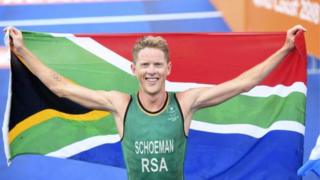 Henri Schoeman à la fin de l'épreuve de triathlon masculin des Jeux du Commonwealth 2018.
