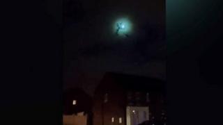 Fireball in night sky was meteor, experts say - BBC News