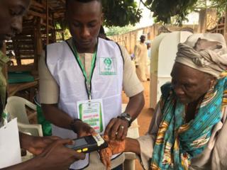 Aworan agbalagba kan to n dibo nipinlẹ Ekiti lọdun 2018