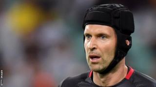 Petr Cech yatangiye gufana ikipe ya Hockey ya Guildford Flames akimara kuza mu Bwongereza mu 2004