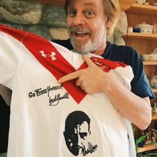 Mark Hamill with Airdrieonians shirt