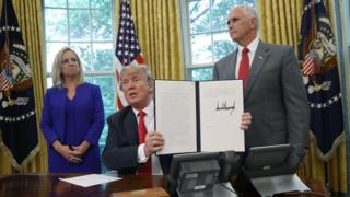 trump firma la orden