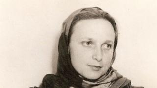Портретное фото Фриды, сделанное в Лахоре в начале 1940 года