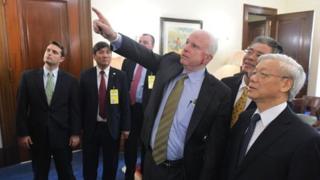 John McCain và TBT Nguyễn Phú Trọng 2015