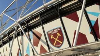 Klabu ya Uingereza ya West Ham yamsimamisha mkurugenzi wake wa usajili wa wachezaji kwa kusema kuwa hatowasajili Waafrika zaidi