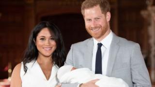 Sussex Düşesi Meghan Markle ve Prens Harry bebekleriyle Archie'yle