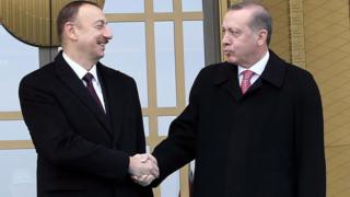 İlham Əliyev (solda) və Recep Tayyip Erdoğan (sağda)