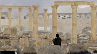Сирийская армия в первый раз захватила Пальмиру в марте прошлого года
