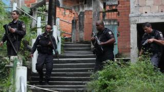 PMs no Complexo do Lins, no Rio, dia 07 de junho de 2018
