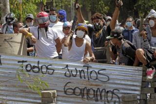 Estudiantes en una barricada en Nicaragua